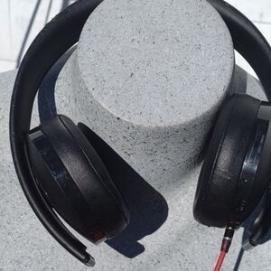 Black Over-Ear Headphones NEOT
